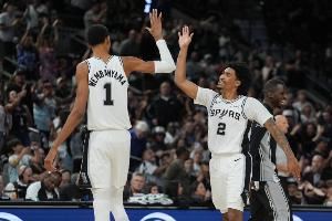 这个组合稳了!文班+哈珀同时在场 进攻效率联盟第4 防守效率第1