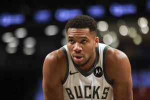 字母哥未来仍存变数？尼克斯雄鹿各自等待时机 交易或只是推迟